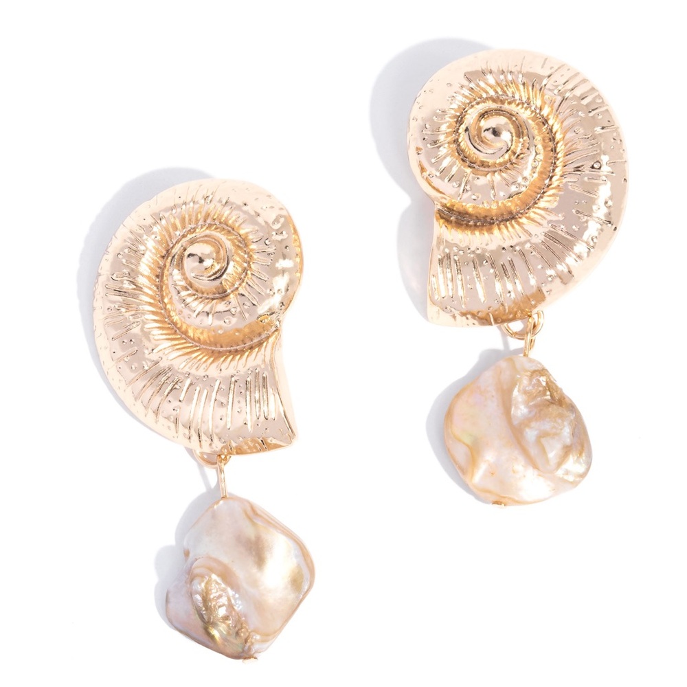 Elegant Gold Shell Earrings